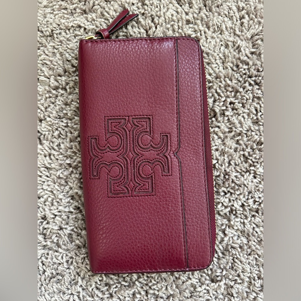 Tory Burch logo wallet